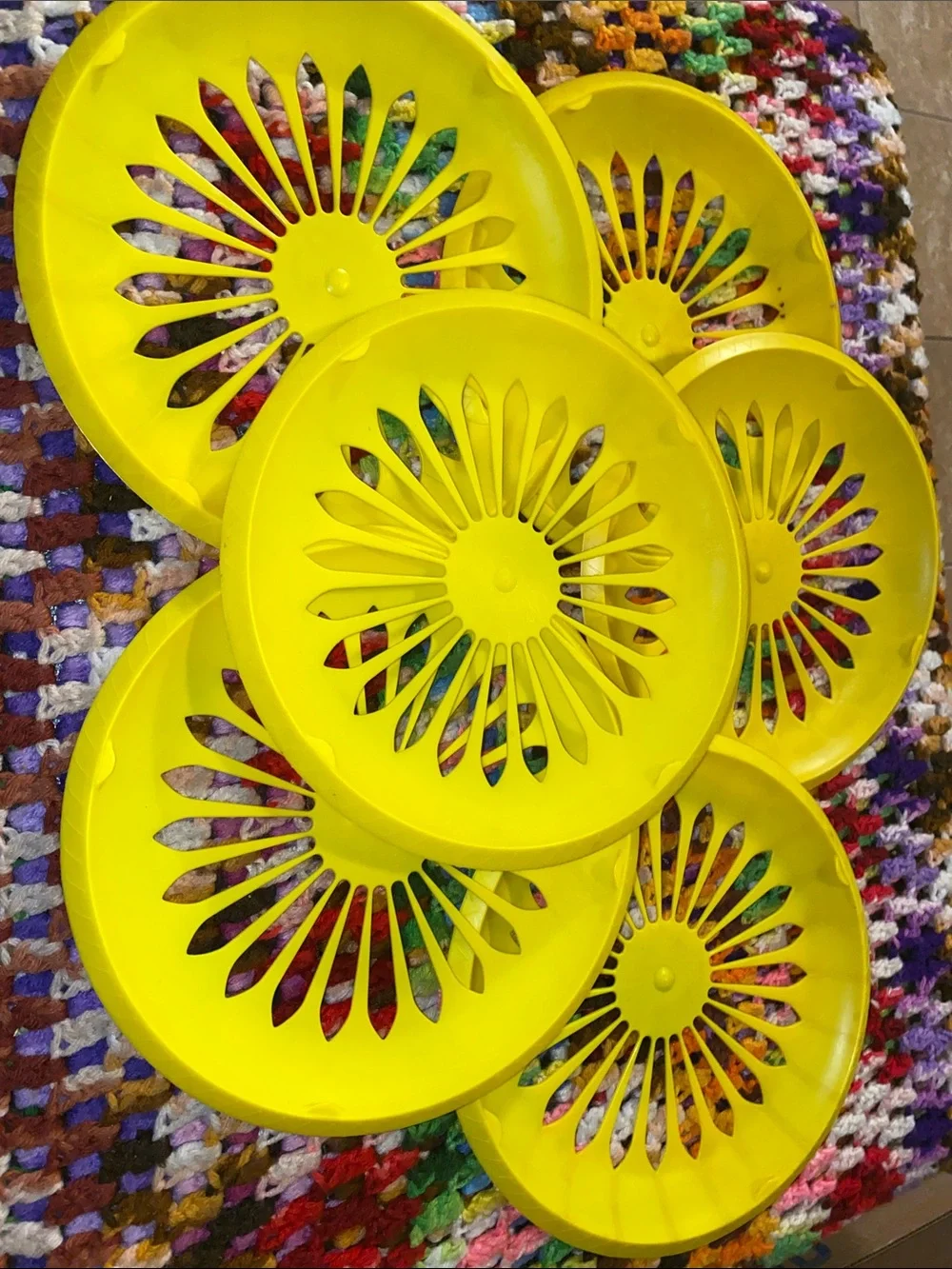 Vintage Plastic Yellow Sunflower Paper Plate Holders, Set of 6 10